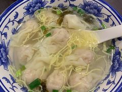 香菇猪肉馄饨-老桐椿 · 上海大馄饨