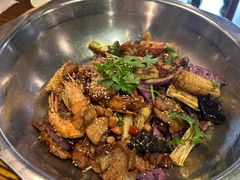 -愉肴麻辣香锅(中山路店)