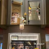 刚到的时候没什么人 我们就挑了个窗边的位置