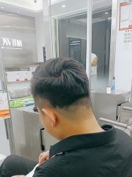 -首脑美发沙龙