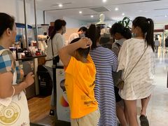 等位区-Manner Coffee(芮欧百货店)