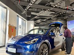 -TESLA 特斯拉(上海太古汇体验店)