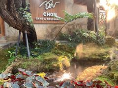 -Chom Cafe and Restaurant