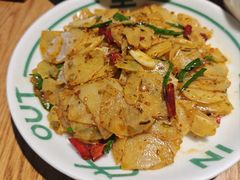 酸菜炒太安洋芋片-一坐一忘云南菜(嘉里中心店)
