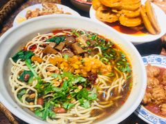-爆炸头阿姨小四川正宗川味小吃(无任何分店)