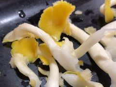 -果松木炭酸菜铜火锅·外婆参鸡汤