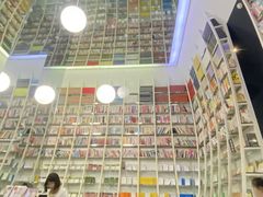 -钟书阁(松江泰晤士小镇店)