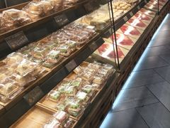 面包甜点陈列柜-百饼园(南后街店)