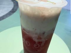 奶霜草莓果茶-CoCo都可(漫乐城店)