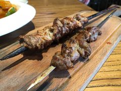 红柳羊肉串-阿里家·新疆烤肉酒場 by MIG