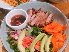煎牛肉能量BOWL配烟熏三文鱼-Wagas沃歌斯(环贸店)