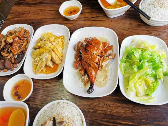 欢记广式烧腊快餐店-"[薄荷]环境:店不大,装修有那么股子港.