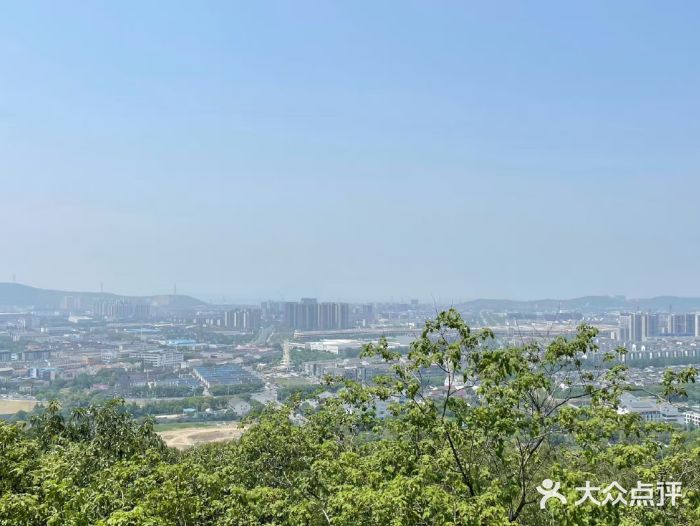 灵岩山风景区图片