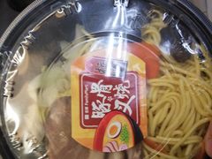 -全家便利店(洛川东路店)