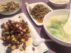 -湖泉水云间餐厅·弥勒地道菜(B座店)