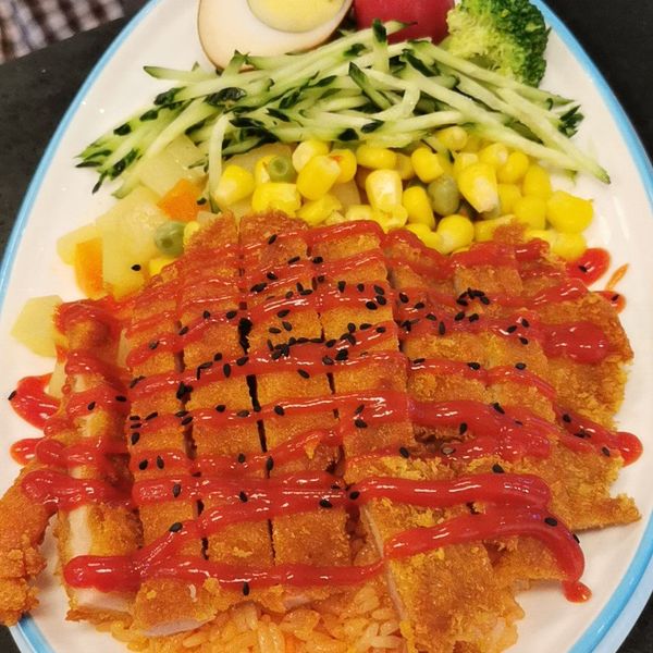 烤肉拌饭和鸡排拌饭