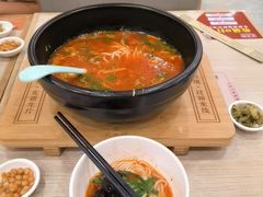 -花馬肆.云南过桥米线(汉神购物广场现场熬汤店)