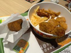 -麦当劳(轻轨曹杨路店)