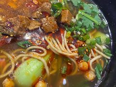 -爆炸头阿姨小四川正宗川味小吃(无任何分店)