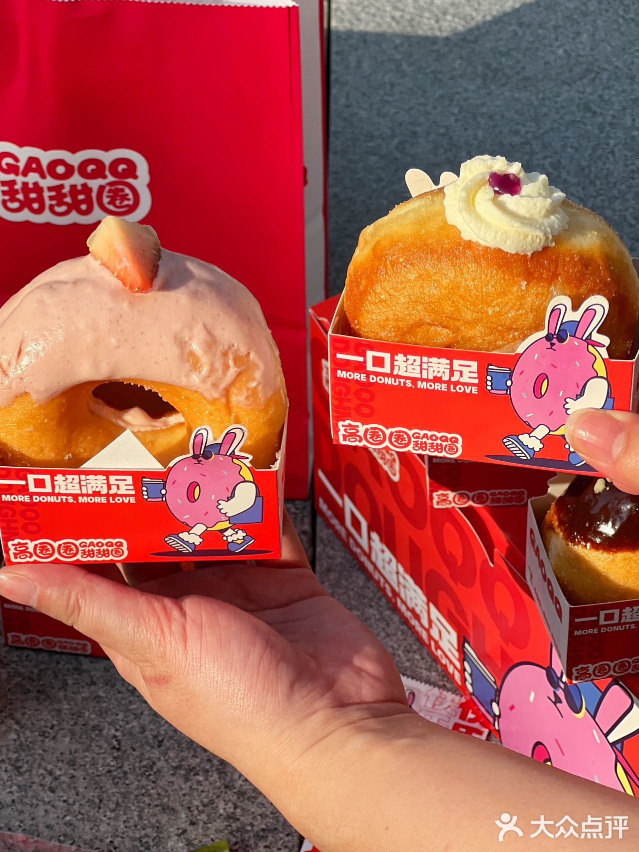 炸弹甜甜圈专卖店🥯也太诱人了