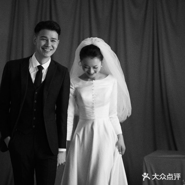 黑白婚纱照，告诉你爱情里的甜蜜 据说