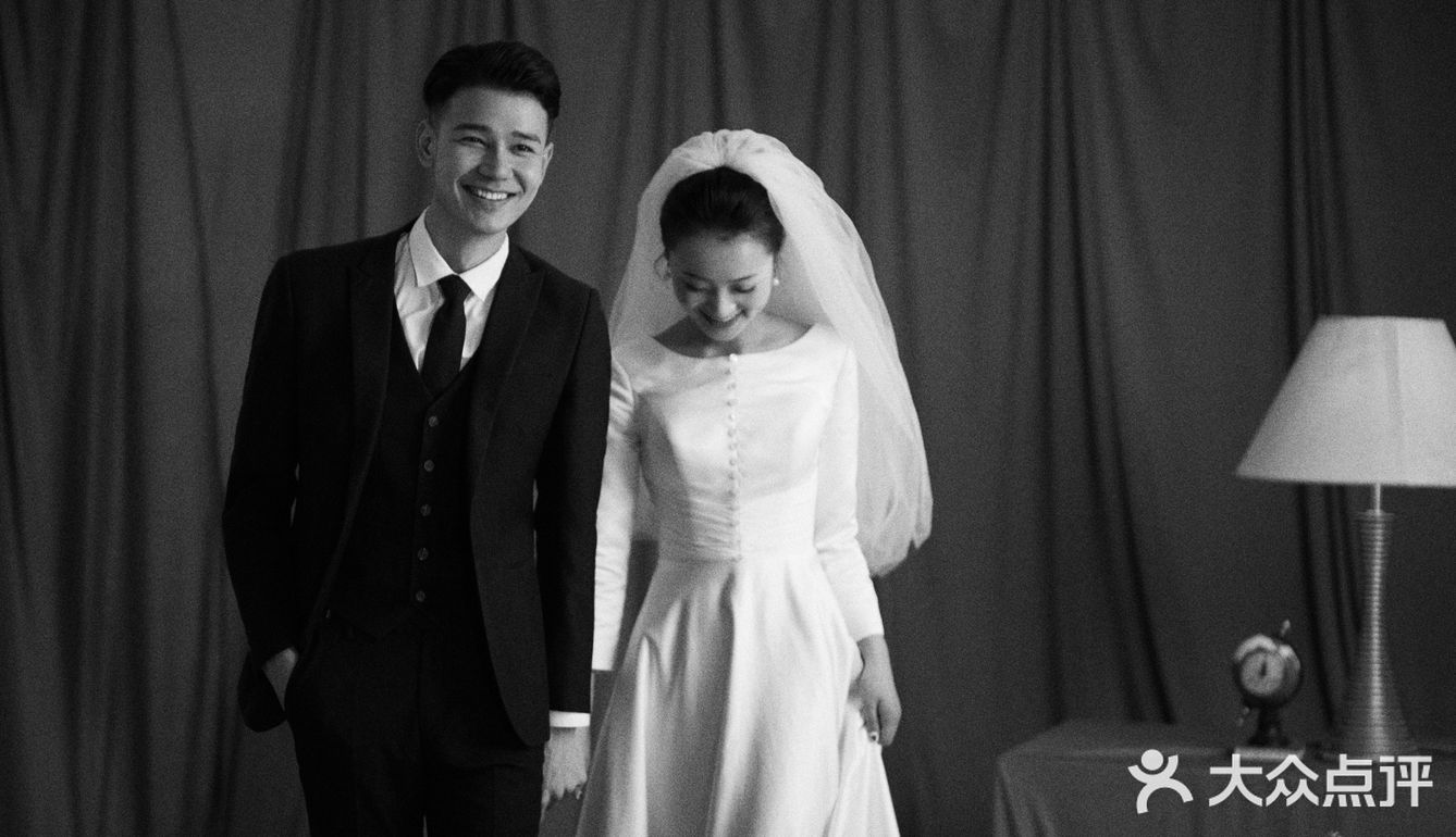 黑白婚纱照，告诉你爱情里的甜蜜 据说