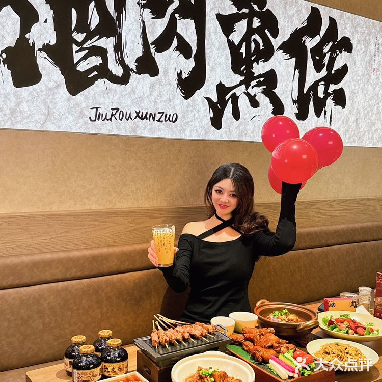 ️朝阳门新开了一家特色融合菜，中午领导请客