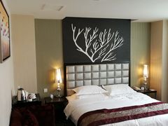 -昆明朗威酒店(昆明站火车站双桥夜市风情街店)