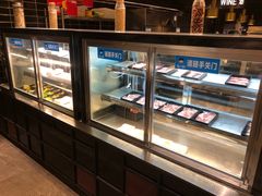 面包甜点陈列柜-钱小奴创意自助餐厅·原切谷饲安格斯畅吃(宁波奉化银泰店)