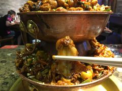 -沪小二炭火蛙锅(淮海中路美食不夜城店)