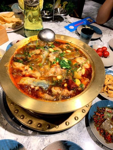 尚吾家蒜瓣鱼(金桥店)-"很喜欢吃他家的鱼火锅,还有自助小菜和水果.