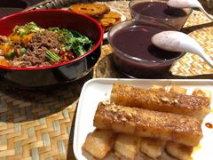 -爆炸头阿姨小四川正宗川味小吃(无任何分店)