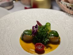 轻煎扇贝王配香草酱-Kathleen's Waitan 凯圣琳江景西餐厅(外滩店)