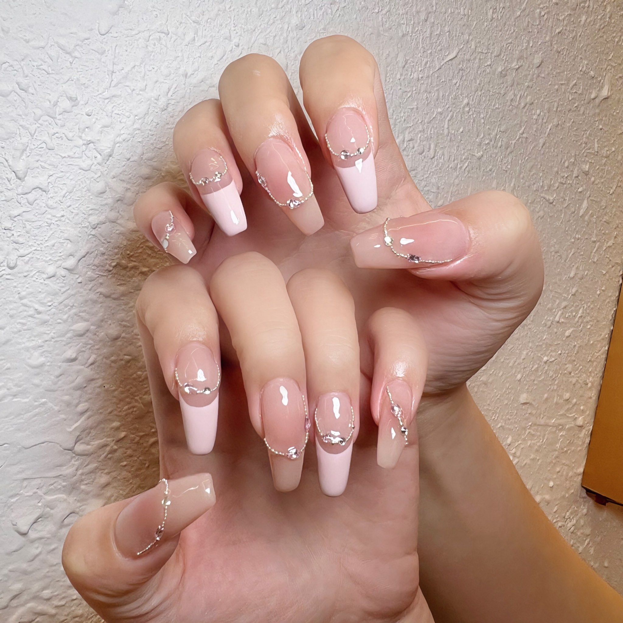 春夏季必备的多巴胺法式晕染小钢珠彩绘花美甲💅