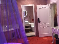 -梦幻城堡轻奢实景酒店(川大望江校区地铁站店)