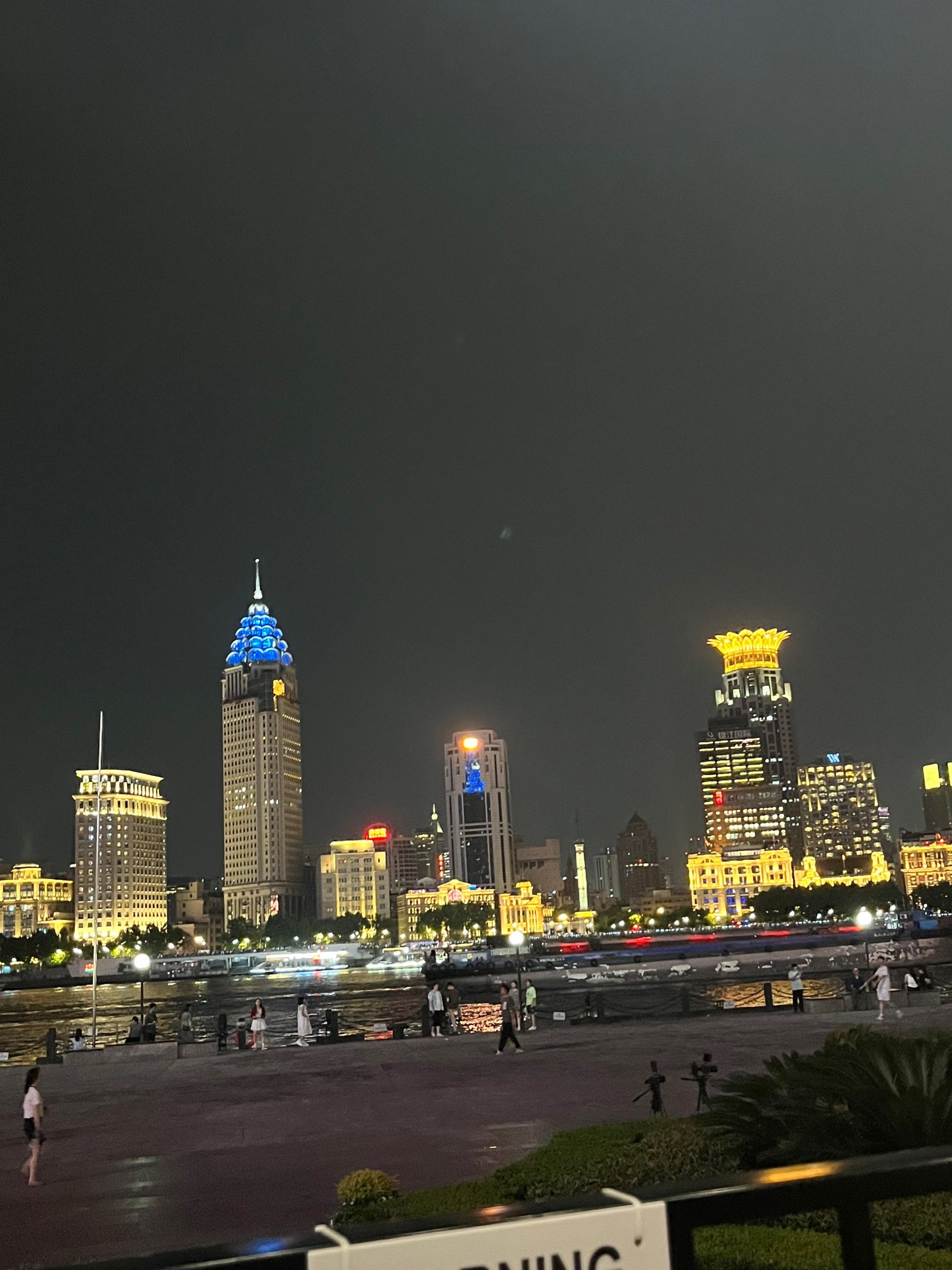 黄浦江边的餐吧✨