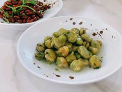 葱爆时鲜蚕豆-泓历皇朝酒店(东亭店)