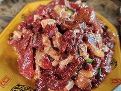 -黄利砖万峰林布依特色酸笋牛肉馆