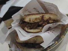 烧饼夹肉-穆得·老周家牛肉烧饼(普利街店)