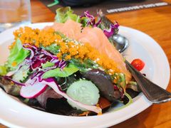 三文鱼沙拉-Chom Cafe and Restaurant