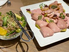 油封鸭腿肉混合蔬菜沙拉-秋林西餐厅