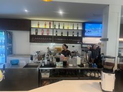 -Chom Cafe and Restaurant