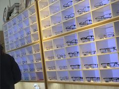 -天空之镜眼镜店蔡司依视路配镜授权零售店(望京颐堤港店)