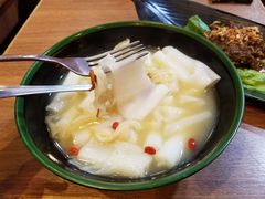 巴東牛肉花膠湯粉皮-班兰叶印尼美食