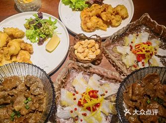 在亮马河边上藏着一个神秘酒吧——"黑帽子"