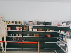 -鲸灵公元游泳中心