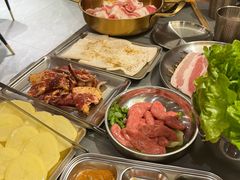 -围炉肉舍•炭烤活鳗•丹东海鲜烤肉(步行街店)