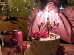 黄玫瑰鲜花烛台生日蛋糕-艾加柒克蛋糕茶歇甜品台(春熙路店)