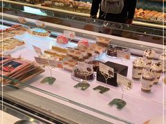 面包甜点陈列柜-巴黎贝甜(常德路店)