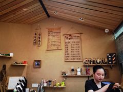 -天井·丑面包搭咖啡